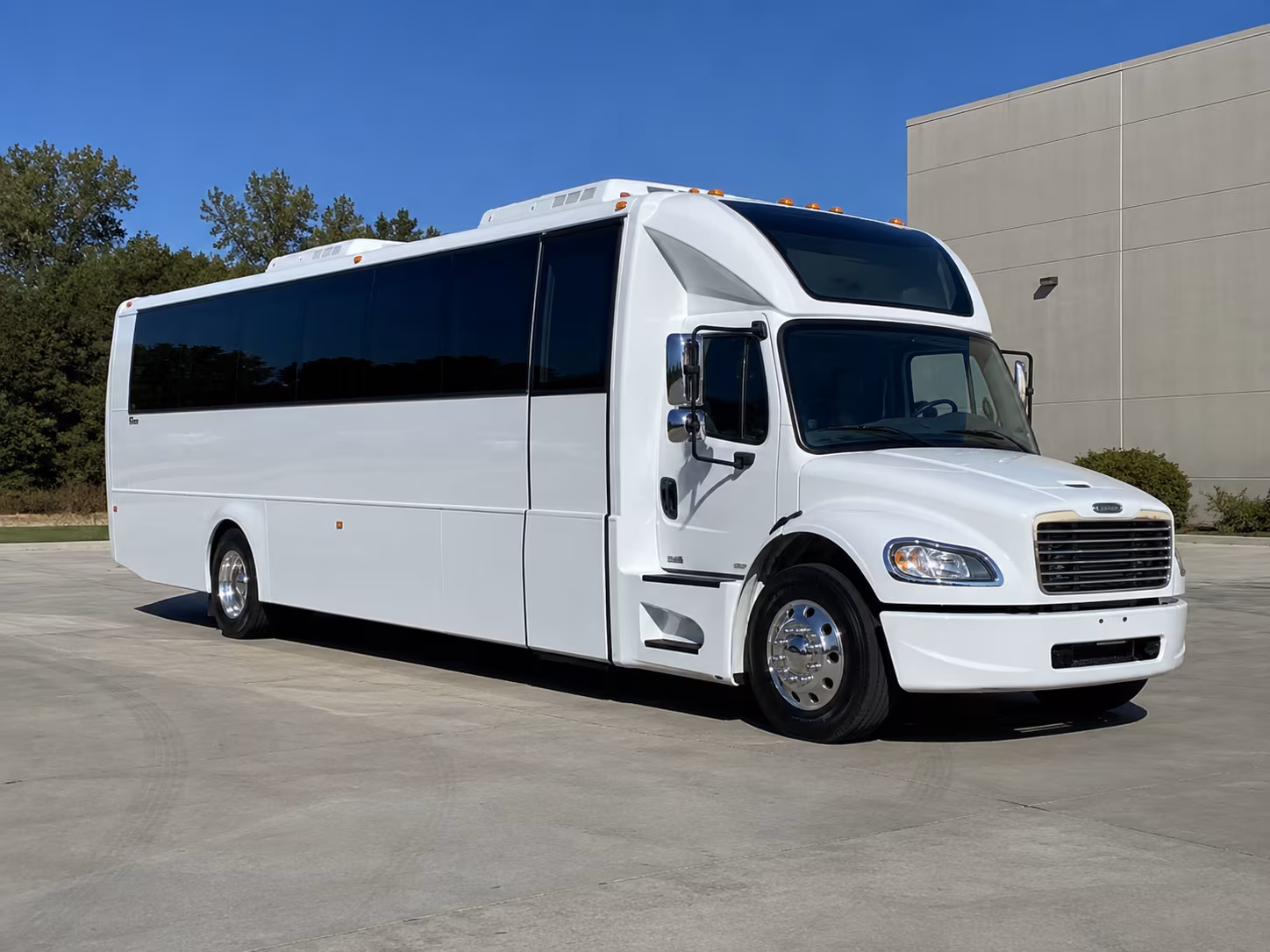 blaine 28 passenger party bus