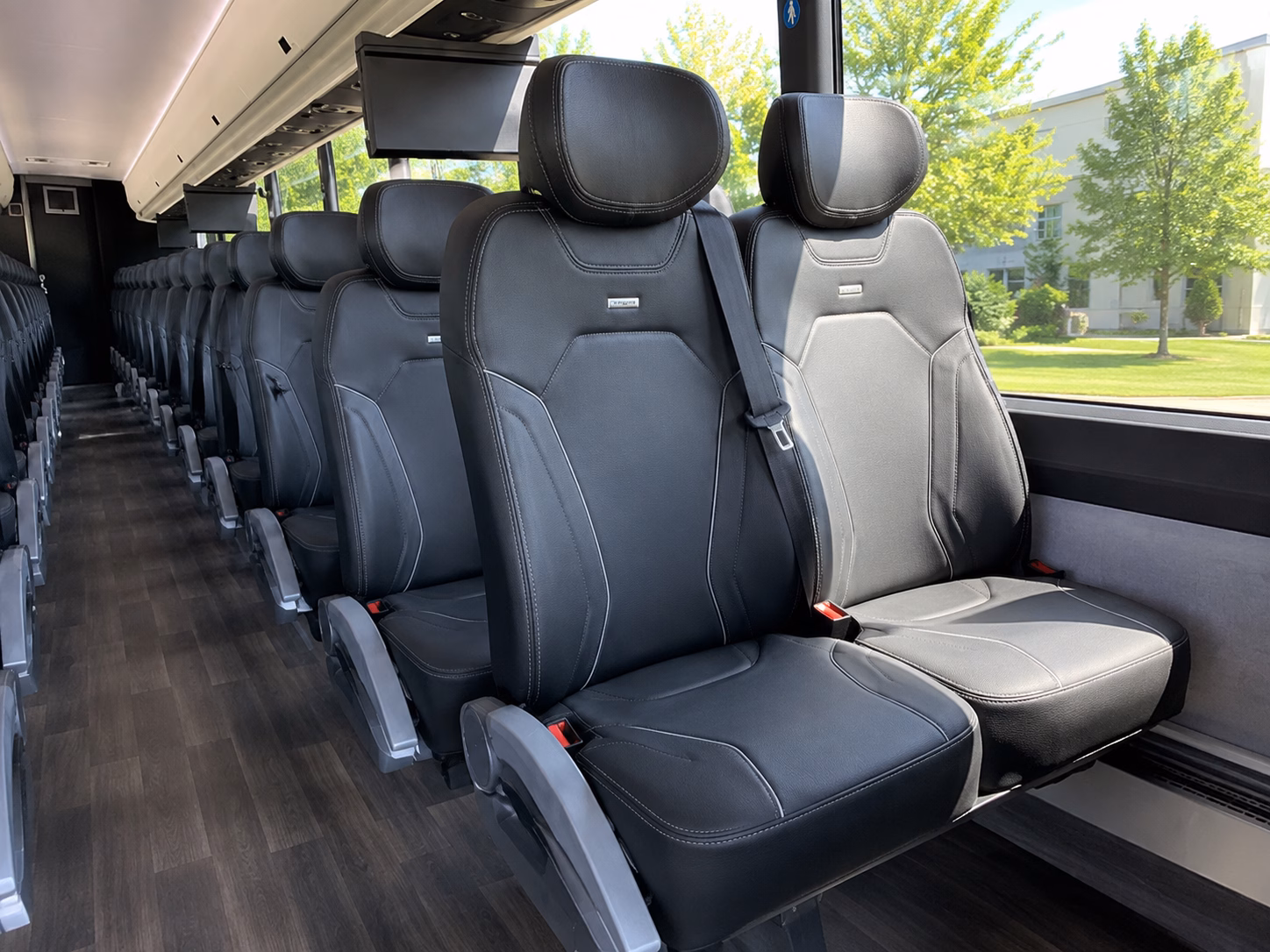 charter buses to vikings twins wild and timberwolves games from blaine