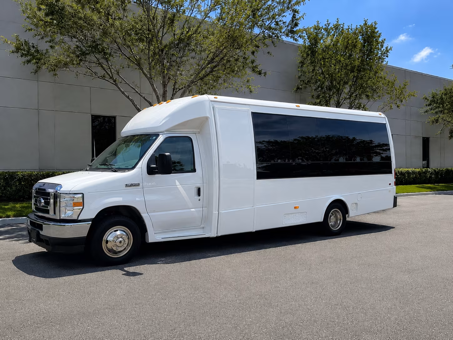 head east to saint croix vineyards in stillwater with a wine tour bus